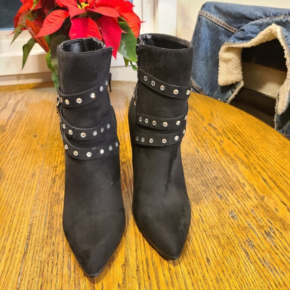 Le Chateau Booties w Crystal Detail - Picture 2 of 6